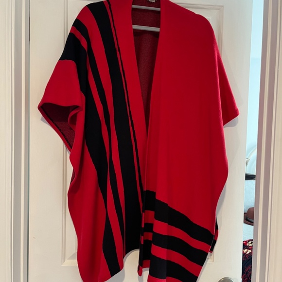 Cape - Picture 2 of 4